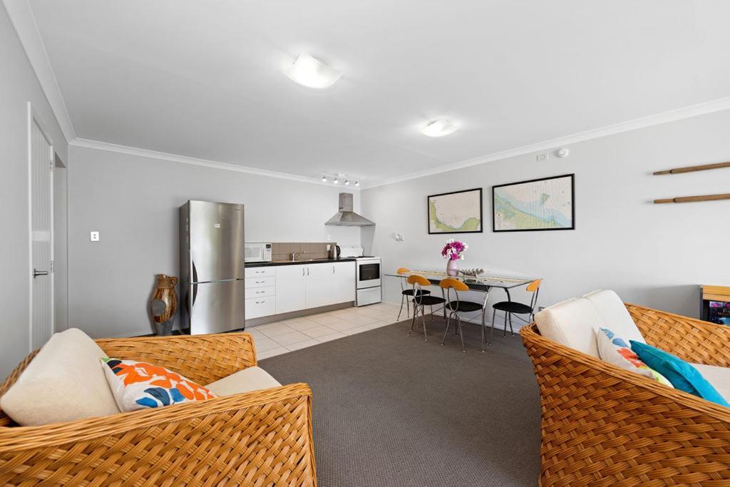 The Sandcastle - Papamoa Holiday Apartment Екстер'єр фото