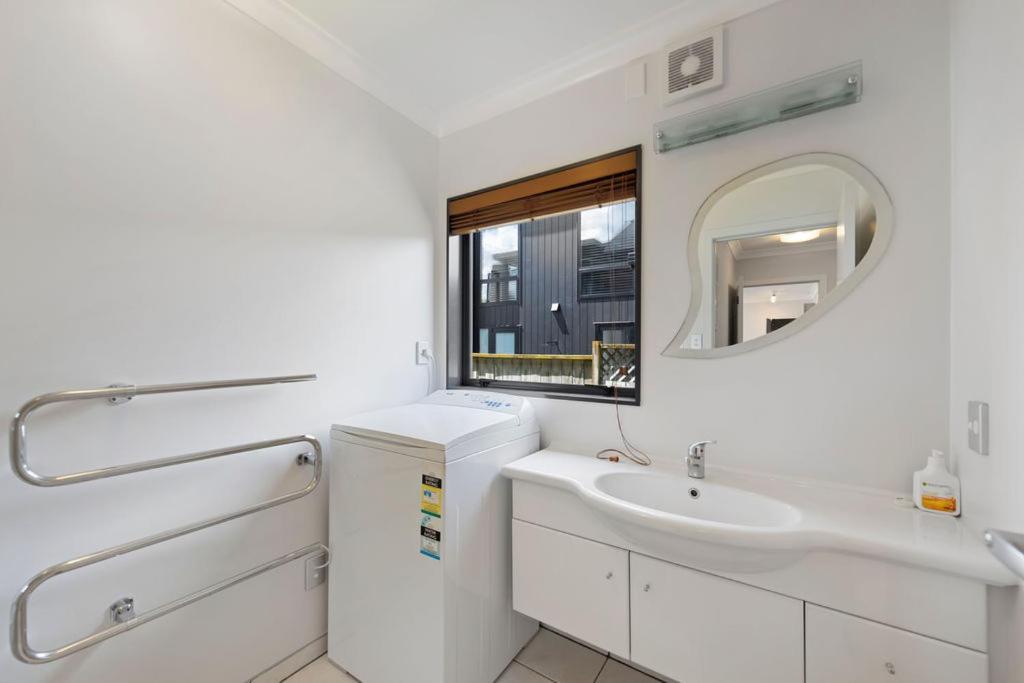 The Sandcastle - Papamoa Holiday Apartment Екстер'єр фото